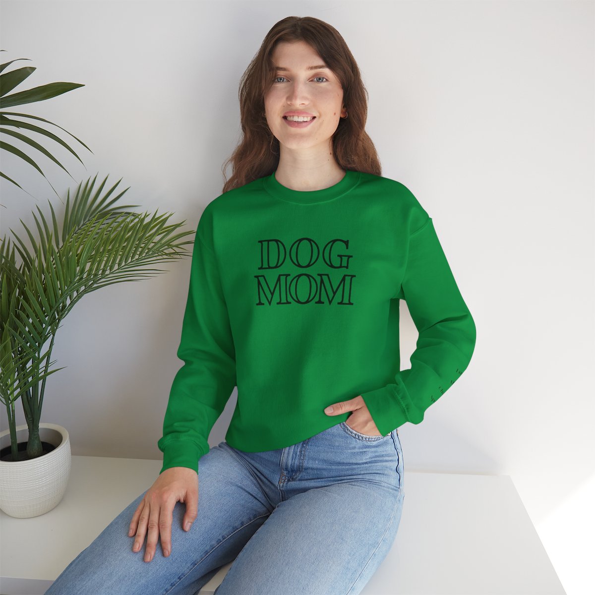 Personalized Dog Mom Heavy Blend™ Crewneck Sweatshirt